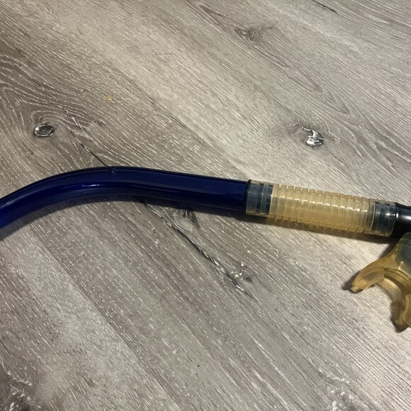 Scuba diving gear - Picture 7 of 7